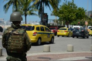 A autonomia militar e a soberania nacional.