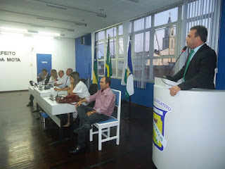 Vereador Max rebate oposição e destaca ações dos 100 dias da gestão de Antônio Passos.