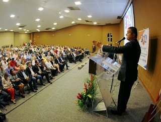 Seminário promovido pelo Estado capacita prefeitos e gestores municipais para a captação de recursos.