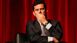 O fingimento da imprensa.