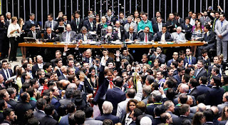 Tá na internet: Aos fatos. (Por Fernando Horta)