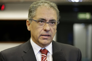 Deputado Zarattini defende a liberdade de Aécio.