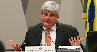 Sobre náuseas e ânsia de vômito. (Por Eugênio Aragão)