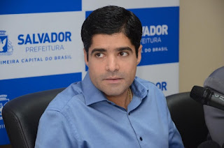 ACM Neto está sendo acusado de beneficiar empresa de familiar.