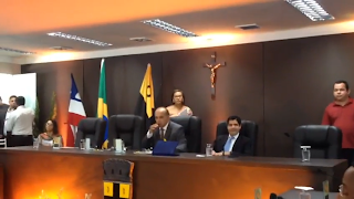 ACM Neto é vaiado em sessão solene hoje pela manhã na Bahia.