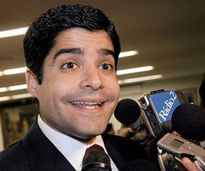 ACM Neto salva Temer em troca de bloqueio de verbas para a Bahia.