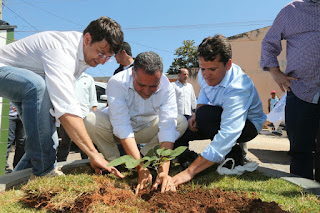 No município de Cocos, Rui inaugurou unidade da Rede SAC e autoriza implantação de curso técnico em agronegócio.