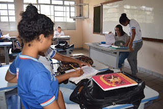 Estado amplia acesso à bolsa permanência para professores prestes a se aposentar.