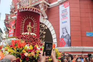 Festa de Santa Bárbara representa a força, cultura e a fé do povo em celebração no Pelourinho.