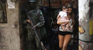 Não é com fuzil ou canhão que se enfrenta o povo nas ruas.