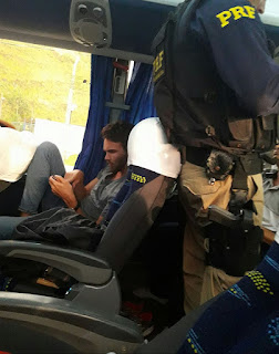 Abordagem policial em ônibus revolta Carolina Amanda no Rio. (Por Caroline Amanda)