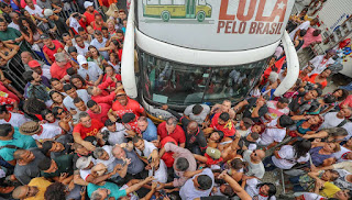 A LONGA MARCHA. (Por Diogo Costa)