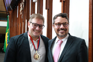 Manno Góes é homenageado na Assembleia com a comenda Dois de Julho