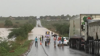 Chuva destrói parte da BR 110 entre Ribeira do Pombal e Cícero Dantas na Bahia