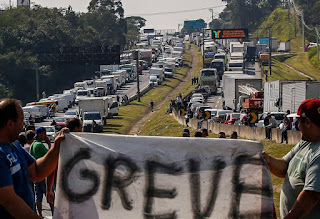 Caminhoneiros se preparam para parar o Brasil novamente