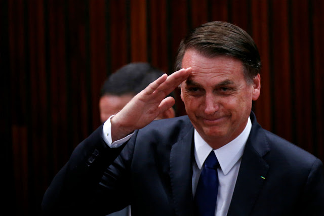 Bolsonaro quer lei para isentar fazendeiros que atirarem em 'Sem Terra'