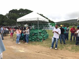 Agricultores e agricultoras familiares de Santa Terezinha comemoram entregas do Governo do Estado