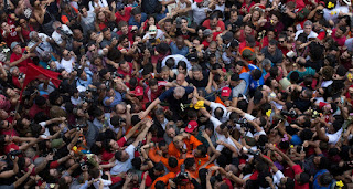 Tá na internet: LULA, O CANALHA DO SÉCULO, FEZ DO BRASIL UMA CASA-DE-NOCA... LULA É UM CANALHA!
