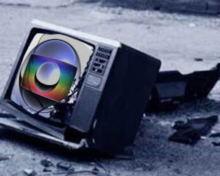 Tá na internet: A globo tem que ser menos ideológica e mais estratégica. Só compondo com lula ela conseguirá evitar sua ruína (Por: Hildegard Angel)