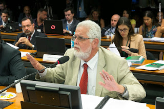 Câmara chama UFBA e pescadores para debater com Salles óleo no Nordeste