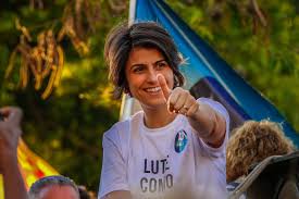 Tá na internet: Manuela d'Ávila escreve carta para Joice Hasselmann