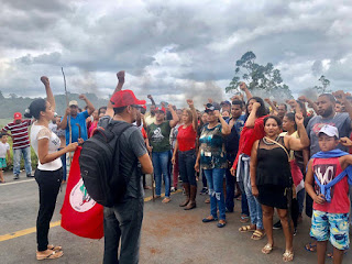 MST resiste e brigadas regionais param estradas federais contra despejo de famílias