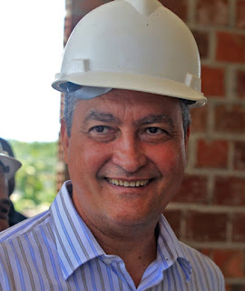 Rui é o governador que mais cumpriu promessas no primeiro ano de mandato
