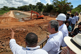 Rui vistoria obras executadas pelo Governo do Estado na capital baiana