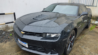 Carros roubados, armas e dinheiro são apreendidos em Juazeiro pela DRFRV / Salvador