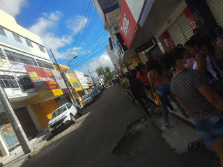 Uma segunda-feira de filas quilométricas em Paulo Afonso