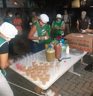 Quentinhas reforçam alimentação de moradores da Santa Cruz
