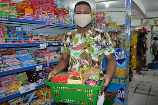Estudantes da rede estadual vão às compras em toda a Bahia com a segunda parcela do vale-alimentação