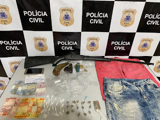 Um deles estava com um mandado de prisão em aberto por estupro de vulnerável