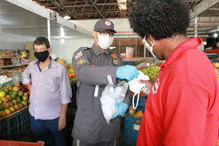 1 mil máscaras são distribuídas no Mercado do Ogunjá nesta sexta-feira