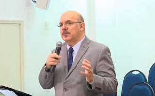 Ministro da Educação defende expancar crianças para educá-las